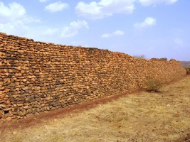 mur-du-palais-de-sekou-ahmadou-hamdallaye